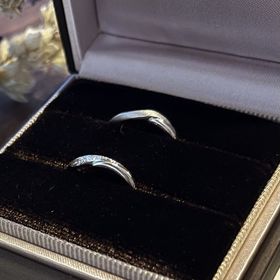 【アイプリモ(I-PRIMO)の口コミ】 ダイヤモンドが斜めに入っているのがとても気に入っています。私の手の水…