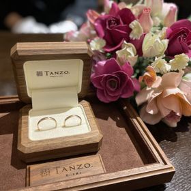 【TANZO.(鍛造指輪)の口コミ】 デザインや色に加えて、指輪の内側の刻印など、自分たちで選べました。色…