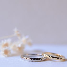 【CRAFY(クラフィ)の口コミ】 新婦の指輪は18金のイエローゴールド、新郎の指輪は18金のブラックゴール…