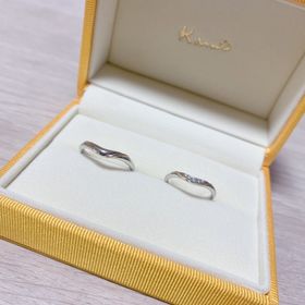 【ケイウノ ブライダル(K.UNO BRIDAL)の口コミ】 プロボーズのバラを刻印に込めさせてもらって、普段使いもしやすいデザイ…