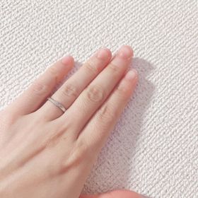 【銀座ダイヤモンドシライシの口コミ】 デザインはシンプルでダイヤの面積が少なめのものを選びました。2人で決め…