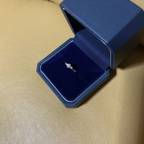 【銀座ダイヤモンドシライシの口コミ】 指輪のデザインは、ブライトボヤージュを選びました。シンプルなリングで…