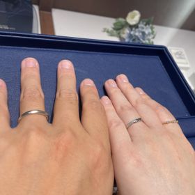 【銀座ダイヤモンドシライシの口コミ】 購入後すぐの投稿で、現在作成していただいているため、手元にまだ指輪は…