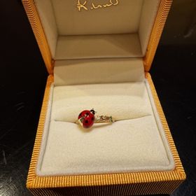 【ケイウノ ブライダル(K.UNO BRIDAL)の口コミ】 ケイウノでオーダーメイドした結婚指輪は、デザインの自由度が抜群です。…