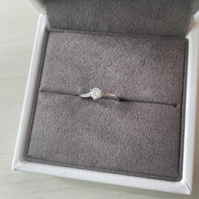 【Flowaves(フロウェーブス)の口コミ】 1番気に入っている点は、緩やかな綺麗なウェーブの形に沿って派手すぎず、…