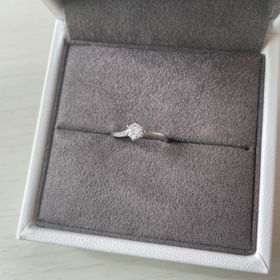 【Flowaves(フロウェーブス)】の口コミ 1番気に入っている点は、緩やかな綺麗なウェーブの形に沿って派手すぎず、...