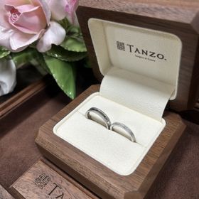 【TANZO.(鍛造指輪)の口コミ】 お互いのこだわりが好き放題詰まったデザインに決めることができました！
…