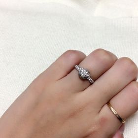 【ショーメ(CHAUMET)の口コミ】 他にはないデザイン。リアンとは絆を表しているようで、ただの一粒ダイヤ…