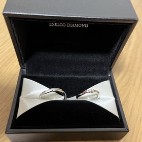 【エクセルコダイヤモンド(EXELCO DIAMOND)の口コミ】 シンプルですが、エレガントさもあり、お気に入りです。
私の指は短いです…