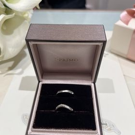 【アイプリモ(I-PRIMO)の口コミ】 シンプルで飽きの来ないデザインだと思います。
指輪の一部を艶消し加工を…