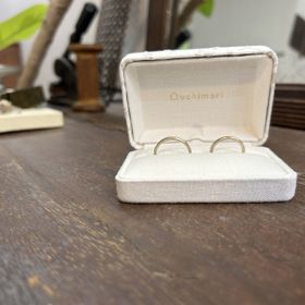 【uchimari(ウチマリ)の口コミ】 シンプルでありながら着け心地がよく、
オリジナリティ溢れる指輪です。
…