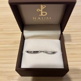 【BAUM(バーム)の口コミ】 ペア両方ともミル打ち加工（指輪の周りの小さな粒々加工）と、指輪表面は…