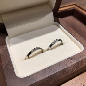 【TANZO.(鍛造指輪)の口コミ】 フルオーダーで、他にないデザインに満足感があります。
パートナーがダイ…