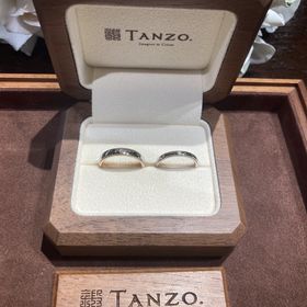 【TANZO.(鍛造指輪)の口コミ】 真ん中にダイヤ、周りにはミル、カラーはシルバーでデザインしました。仕…