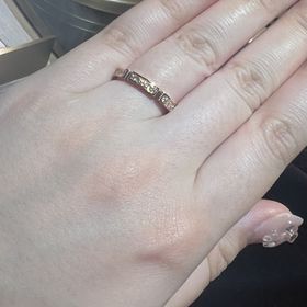 【カルティエ(Cartier)の口コミ】 ダイヤが半分ぐるっと散りばめられているため、とてもキラキラでゴージャ…