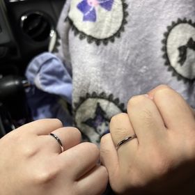 【insembre(インセンブレ)の口コミ】 今回購入させて頂いた指輪は
シンプルで真ん中にダイヤが入っている
とて…