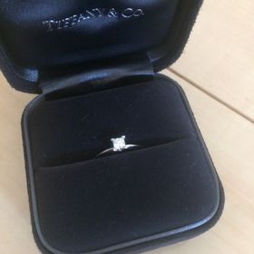 【ティファニー(Tiffany & Co.)の口コミ】 婚約指輪はティファニーが欲しいと思っていたので、他のお店を見ながらも…