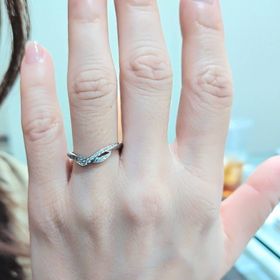 【アイプリモ(I-PRIMO)の口コミ】 デザインが可愛いので彼が勧めてくれて試着してみました。
ダイヤがたくさ…