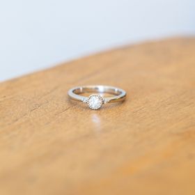 【ジュエリー工房 YAMAMOTOの口コミ】 旦那さんのお母さまの婚約指輪のリメイクを今回お願いしました。
元々のと…