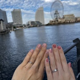 【TRECENTI(トレセンテ)の口コミ】 婚約指輪と重ね付けした時にぴったり合うデザインであることと、自分の指…