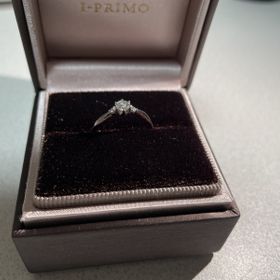 【アイプリモ(I-PRIMO)の口コミ】 とにかくダイヤモンドを引き立てるデザインです。サイドについたダイヤモ…