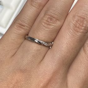 【エクセルコダイヤモンド(EXELCO DIAMOND)の口コミ】 シンプルで普段使いしやすそうな物を探していましたが、色々比べて見てい…