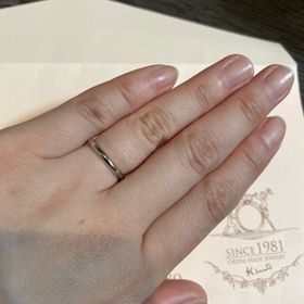 【ケイウノ ブライダル(K.UNO BRIDAL)の口コミ】 とてもシンプルで普段使いできる指輪を購入しました。こちらの指輪の通常…
