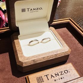 【TANZO.(鍛造指輪)の口コミ】 小さめのダイヤモンドが中央部に付いていてワンポイントのアクセントにな…