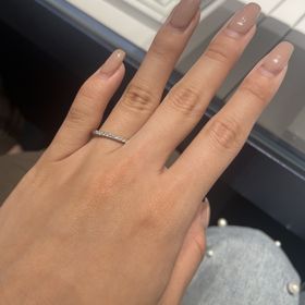 【銀座ダイヤモンドシライシの口コミ】 婚約指輪が他ブランドですが、エタニティを選んでいるのでエタニティタイ…