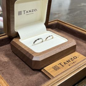 【TANZO.(鍛造指輪)の口コミ】 〈指輪の作り方で気に入っているところ〉
・鍛造製法で作られているため、…