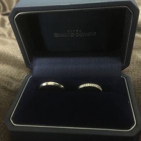 【銀座ダイヤモンドシライシの口コミ】 とにかくデザインが気に入りました。
シンプルなストレートのデザインで、…