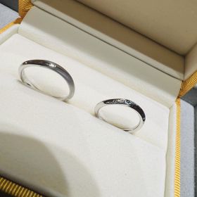 【ケイウノ ブライダル(K.UNO BRIDAL)の口コミ】 大好きな青色を指輪に取り入れたかったので、内側にはサファイアを入れま…