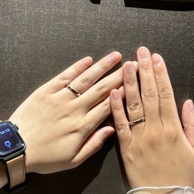 【TANZO.(鍛造指輪)の口コミ】 2人でデザインを相談して決めました。2色コンビのサイドにミル打ちを入れ…