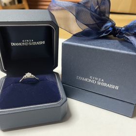 【銀座ダイヤモンドシライシの口コミ】 年齢を重ねてもつけることができ、結婚指輪と重ねづけできる婚約指輪とし…
