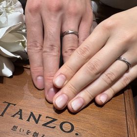 【TANZO.(鍛造指輪)の口コミ】 購入時に結婚指輪とは別に入籍指輪の作成を提案されました。
せっかくなの…