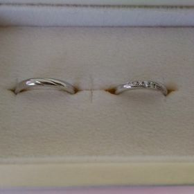 【ツインズキューピッド(Twins Cupid)の口コミ】 婚約指輪と重ねづけしたときに、シンプルですっきりしているものを探して…