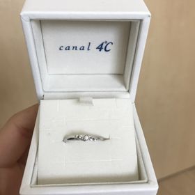 【canal4℃(カナルヨンドシー)の口コミ】 細い指輪が好きと言っていたので細い指輪を選びました。個人的にはゴール…