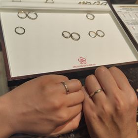 【杢目金屋(もくめがねや)の口コミ】 指輪のデザインが杢目（もくめ）で、他にないデザインです。
1枚の板から…