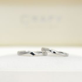 【CRAFY(クラフィ)の口コミ】 指輪のデザインに関しては自分達で気に入ったものがあったため、そのデザ…
