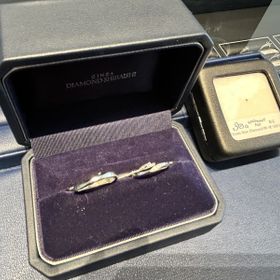 【銀座ダイヤモンドシライシの口コミ】 価格はお求めやすいが、大変可愛らしい指輪です。
女性用にはダイヤモンド…