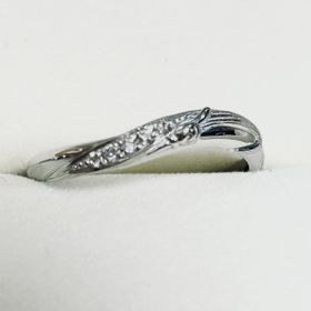 【ケイウノ ブライダル(K.UNO BRIDAL)の口コミ】 キャラクターが好きなのでディズニーの指輪が良いなと思っていました。
新…