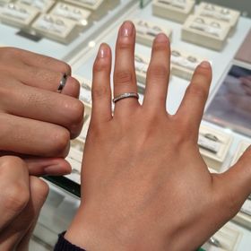 【ジュエリーツツミ(JEWELRY TSUTSUMI)の口コミ】 シンプルなデザインの指輪を探していました。
比較的、お求めやすい価格な…