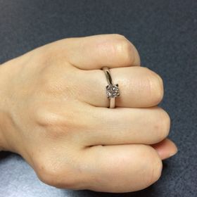 【ハリー・ウィンストン(Harry Winston)の口コミ】 他のブランドも見に行きましたがハリーウインストンの指輪は正直どのメー…