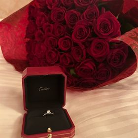 【カルティエ(Cartier)の口コミ】 一粒ダイヤが輝くものがほしくて、それを彼が叶えてくれました！
結婚指輪…