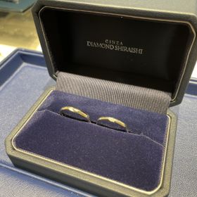 【銀座ダイヤモンドシライシの口コミ】 プレゼントしてもらった婚約指輪と同じブランドで揃えられたらなと思い店…