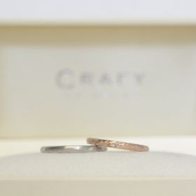 【CRAFY(クラフィ)の口コミ】 指輪のデザインを槌目加工にしました。またダイヤモンドを3連にしましたが…