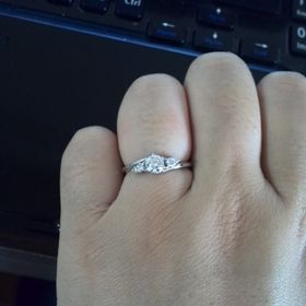 【アンジェリックフォセッテ(Angelique Fossette)の口コミ】 価格はリーズナブルなのに飽きの来ないデザイン、そして、プラチナ950の台…