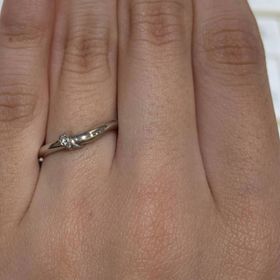 【俄(にわか)の口コミ】 指輪にくるっとダイヤが巻きついているようなデザインがほかにはなくて興…
