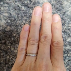 【CAFERING(カフェリング)の口コミ】 いくつか試着しましたが、リングの太さ、デザインが
指のラインをとてもき…