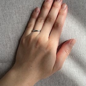 【銀座ダイヤモンドシライシの口コミ】 最初はストレートのダイヤモンドがついていないタイプの指輪を購入したい…